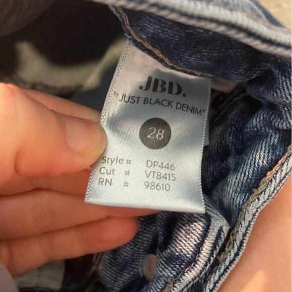 JBD Piper Cropped Flare Distressed - Picture 5 of 6